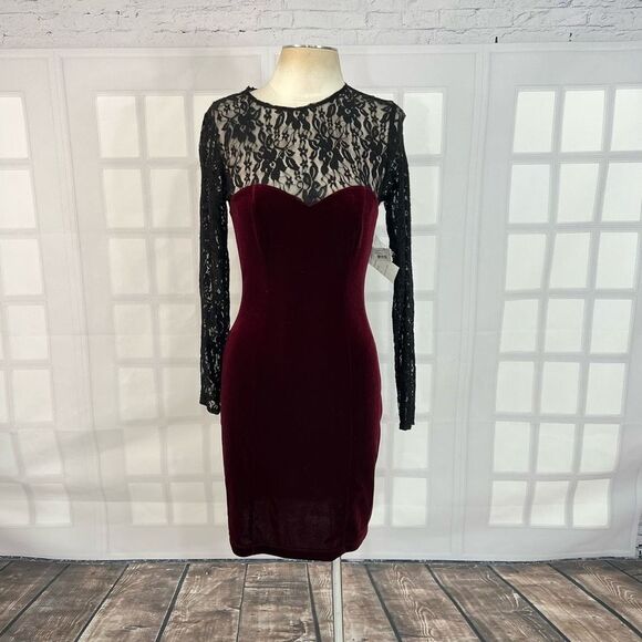 Bisou Bisou Women's Long Black Lace Long Sleeves Red Velvet Bodycon Dress 4 NWT - Picture 1 of 10
